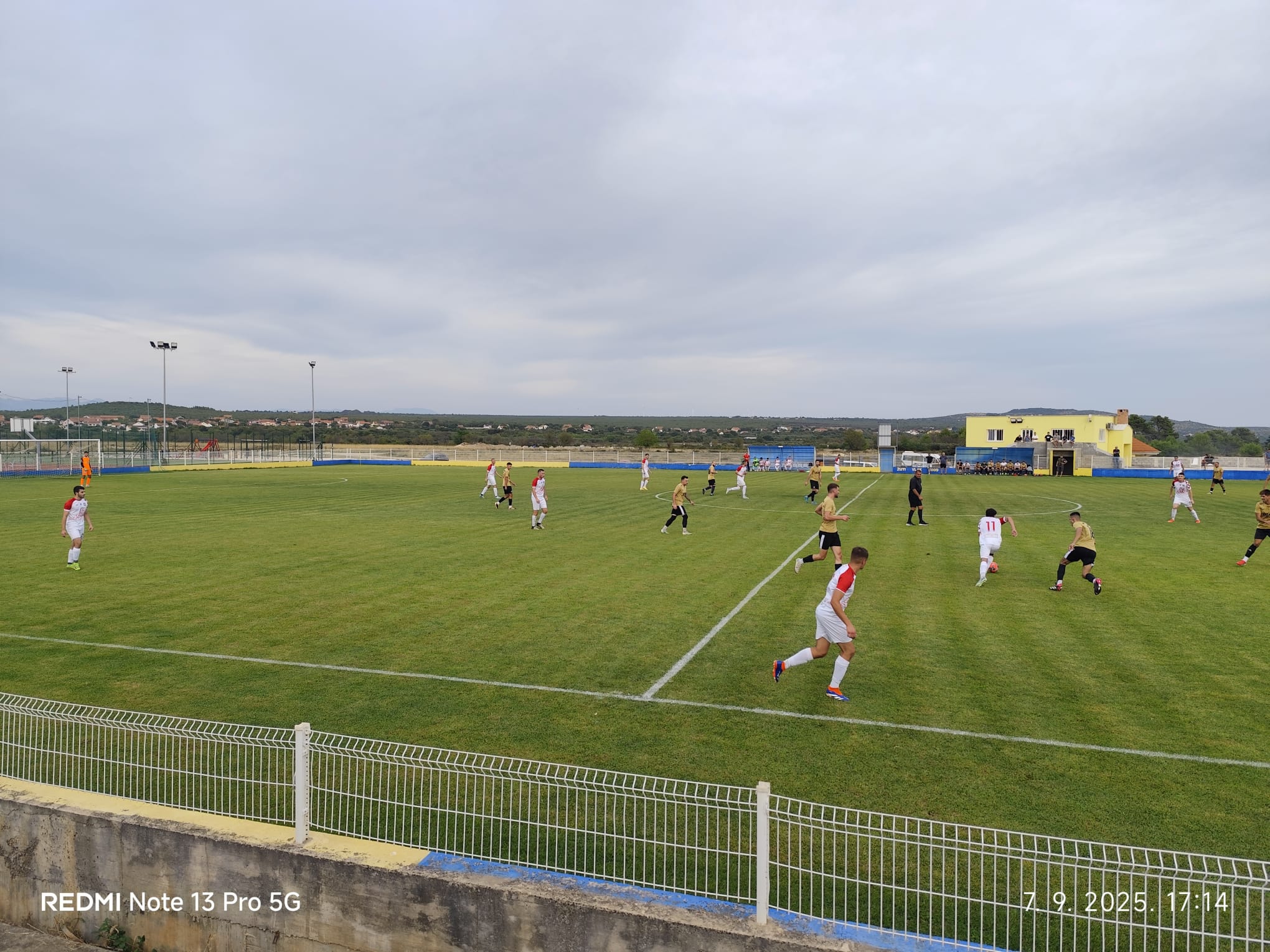 Stadion NK Dinara Knin - Glavni pogled